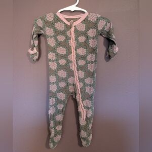 Kickee Pants Muffin Ruffle Footie with Zipper in African Violets